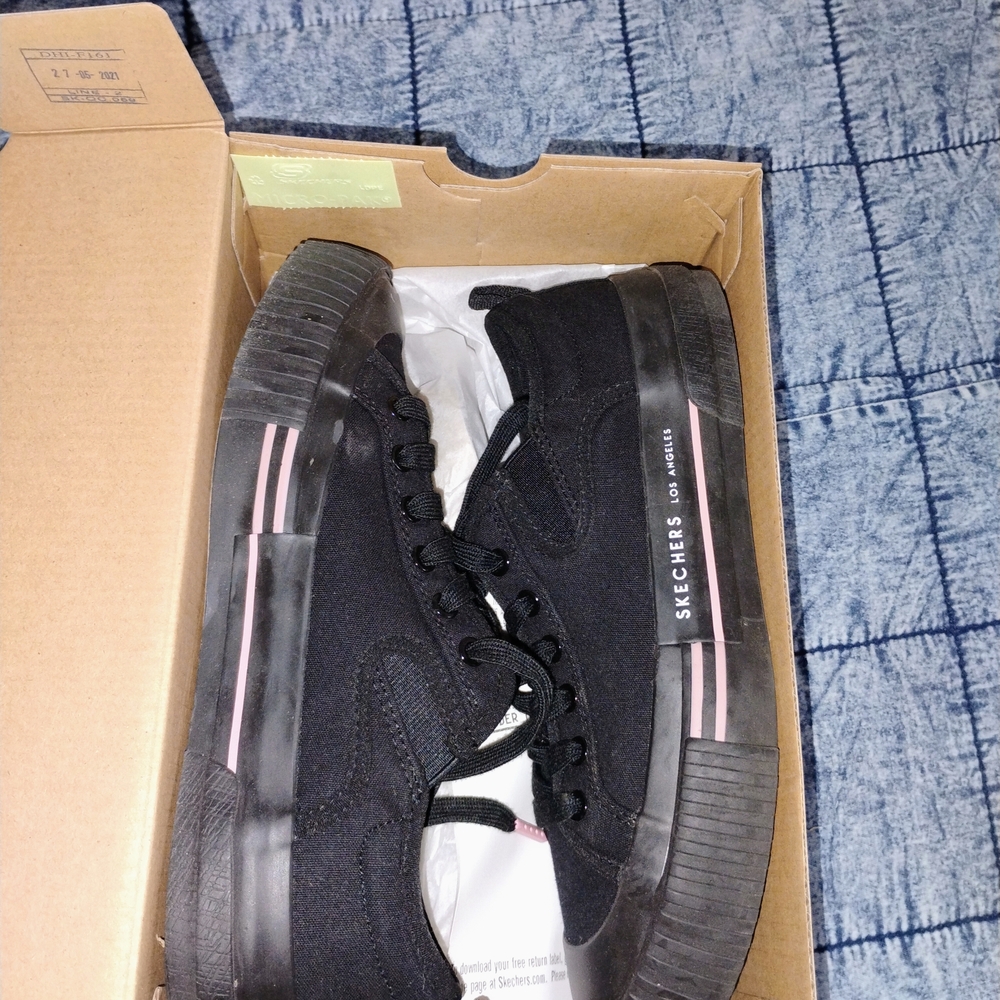 Skechers Black and Pink Sneakers